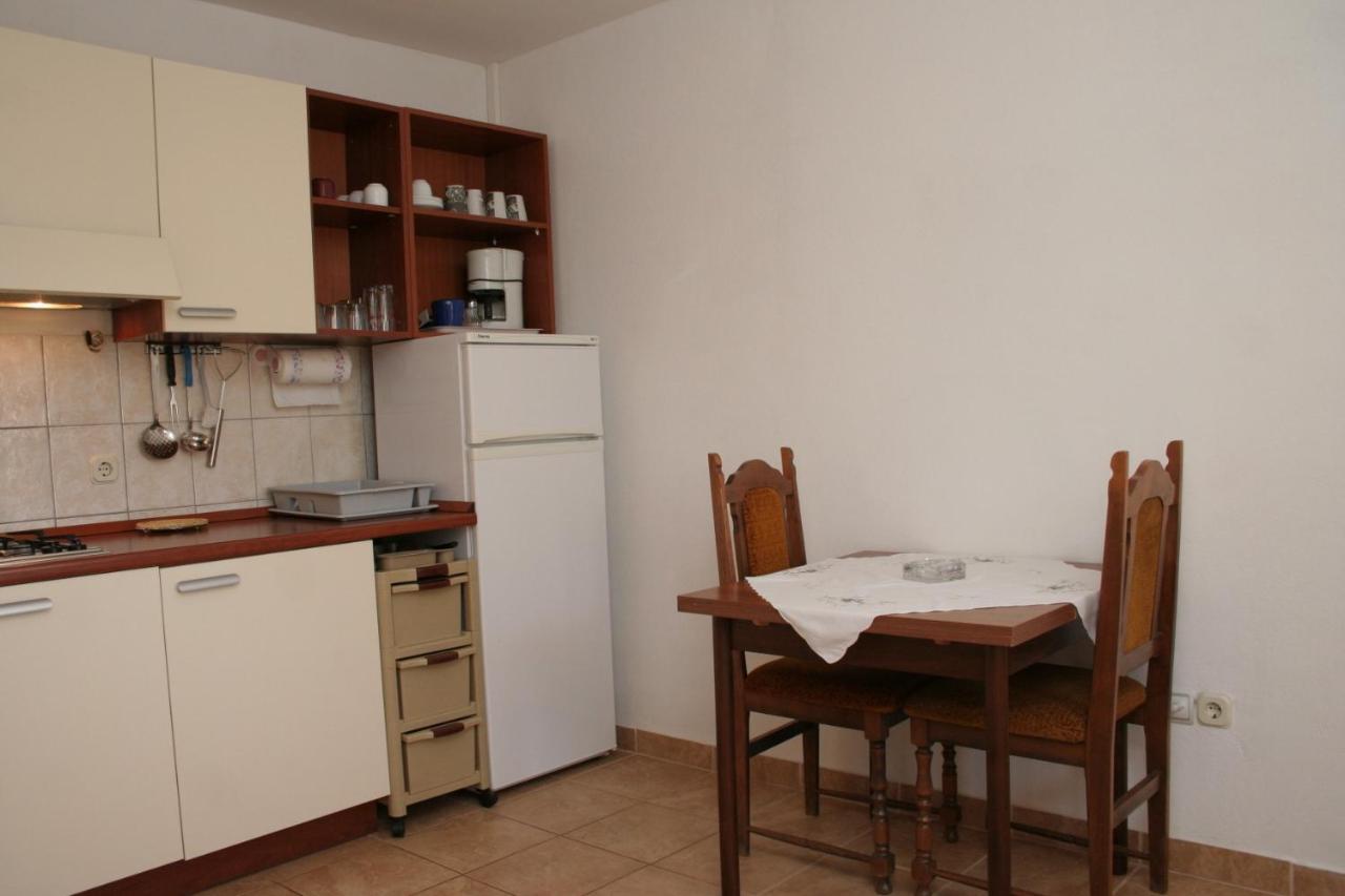 Apartment Zarace - Gdinj 4598A Exterior foto