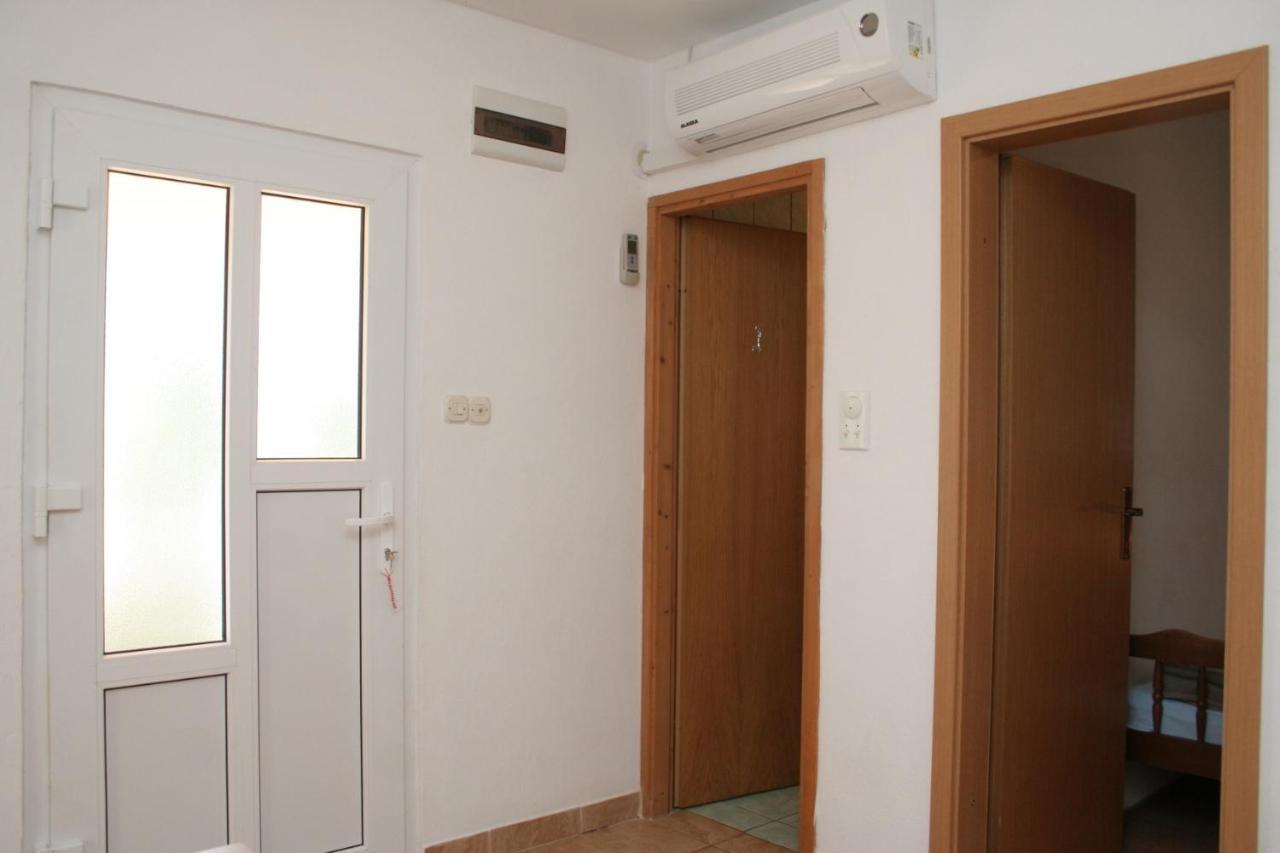 Apartment Zarace - Gdinj 4598A Exterior foto